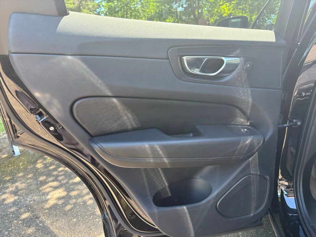 Used 2023 Volvo XC60 B5 Core FWD image 11