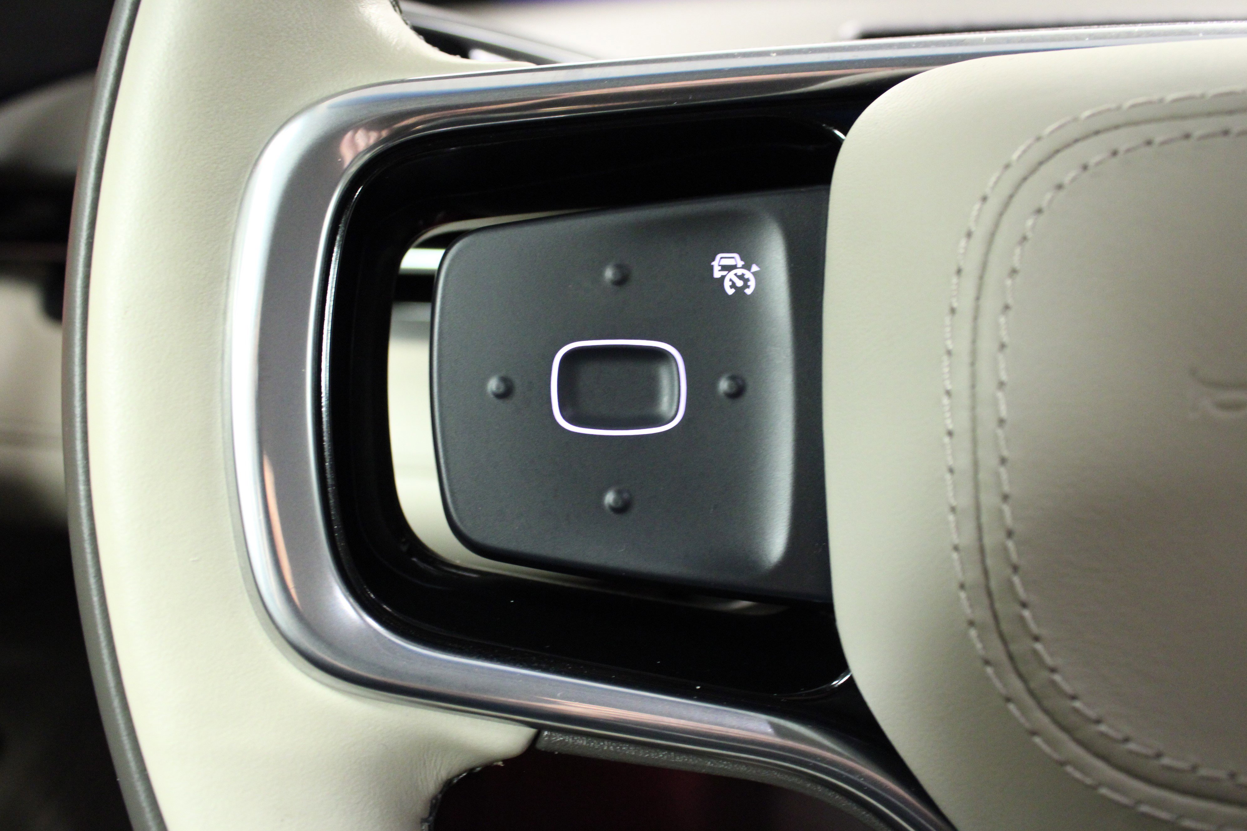 Used 2024 Lincoln Nautilus Premier image 20