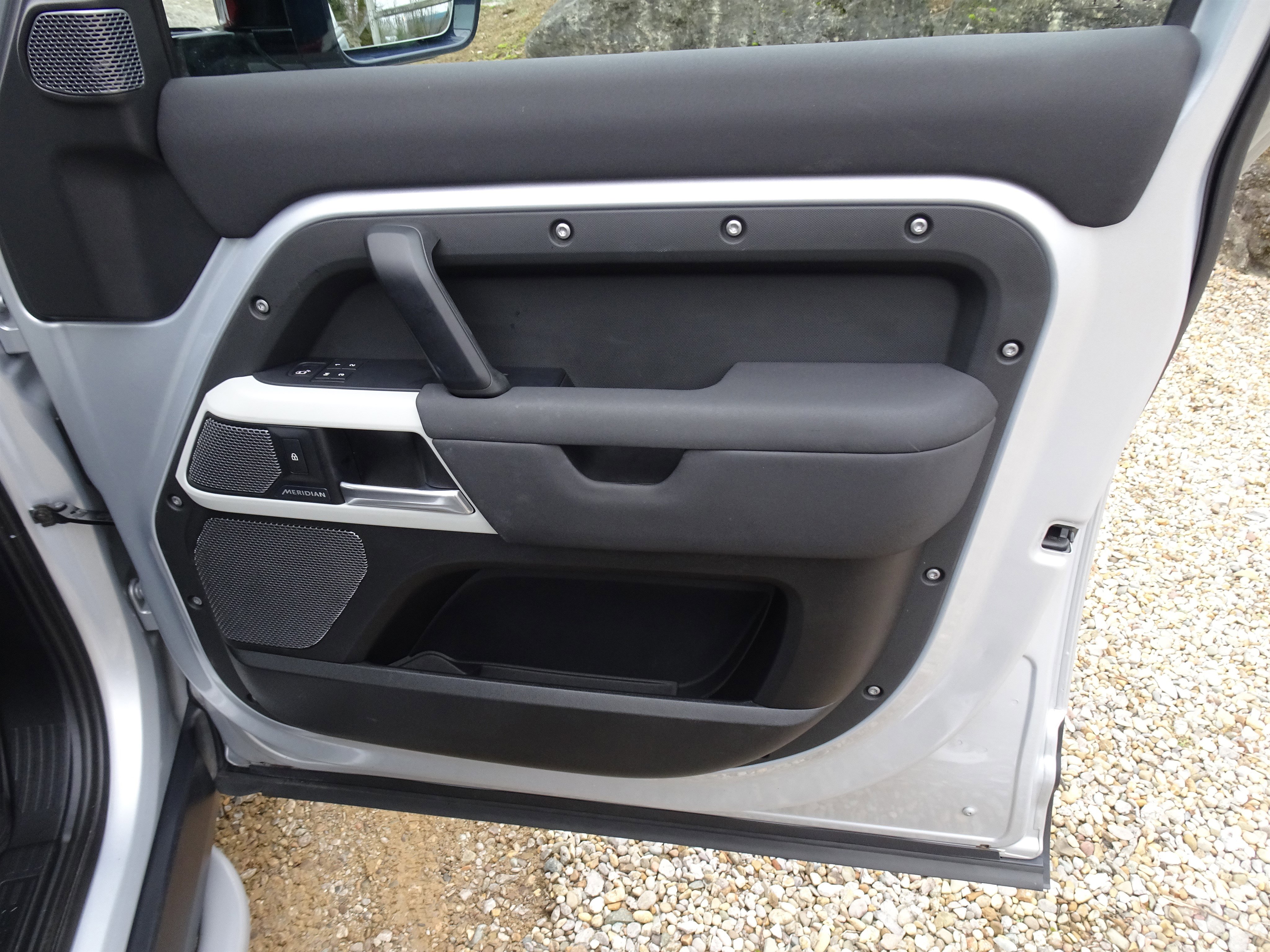 Used 2020 Land Rover Defender 110 SE image 26