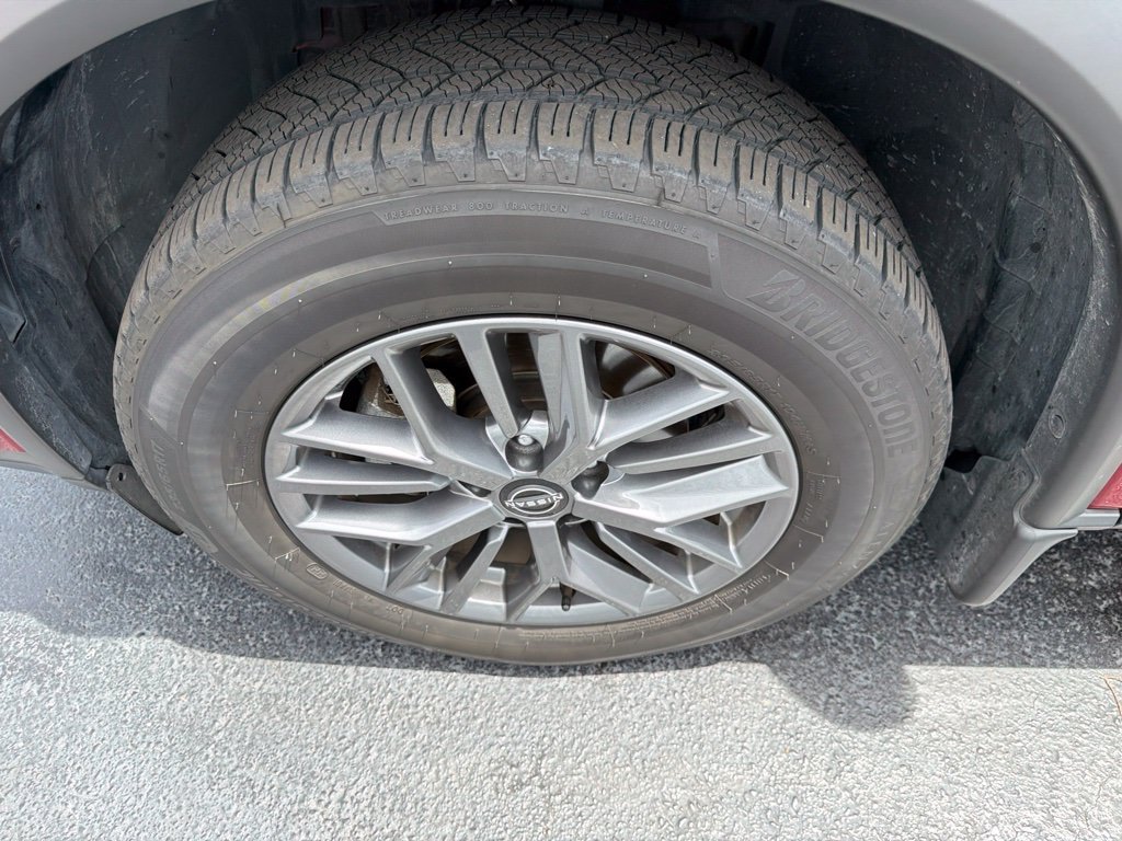 Used 2024 Nissan Rogue S FWD image 13