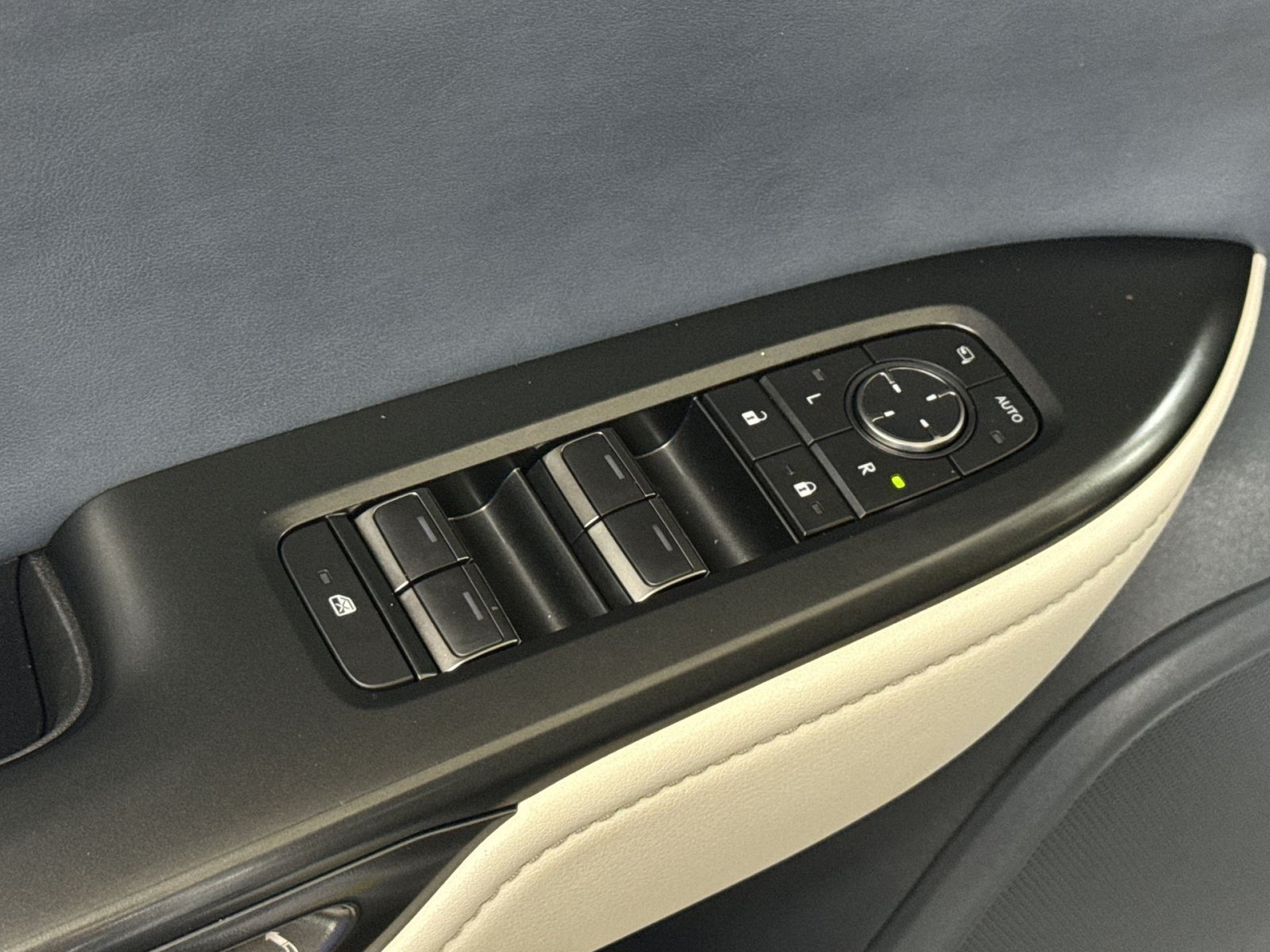 Used 2025 Lexus RZ 300e w/ Accessory Package (2T) FWD image 26