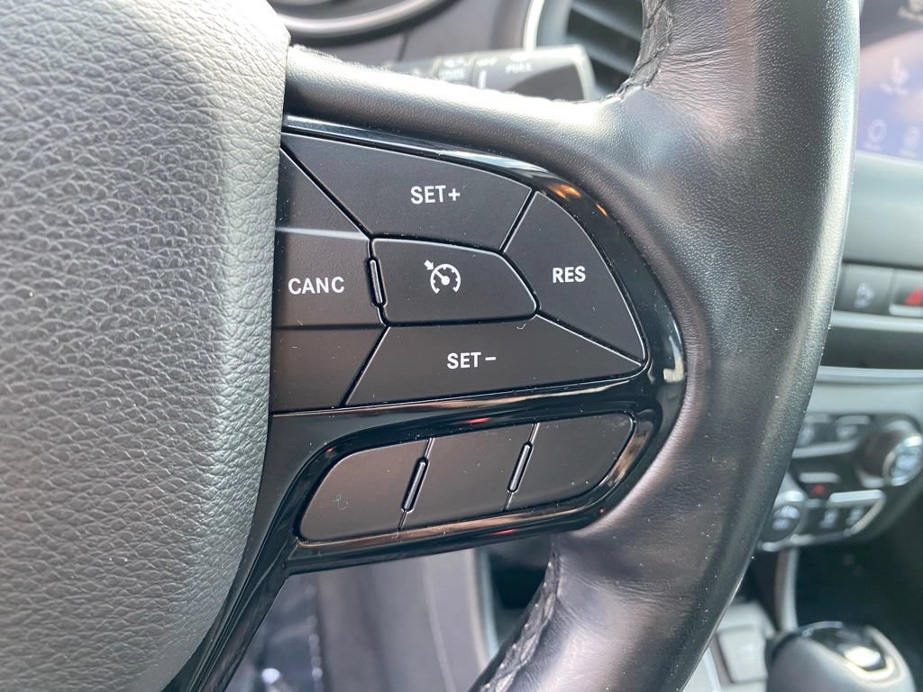 Used 2020 Jeep Cherokee Latitude Plus AWD/4WD image 19