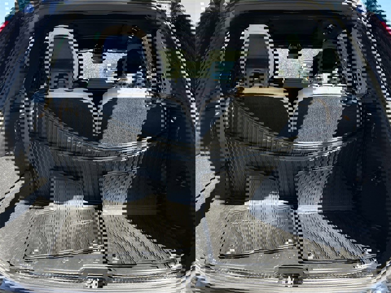 Used 2025 Volvo XC90 T8 Core image 25