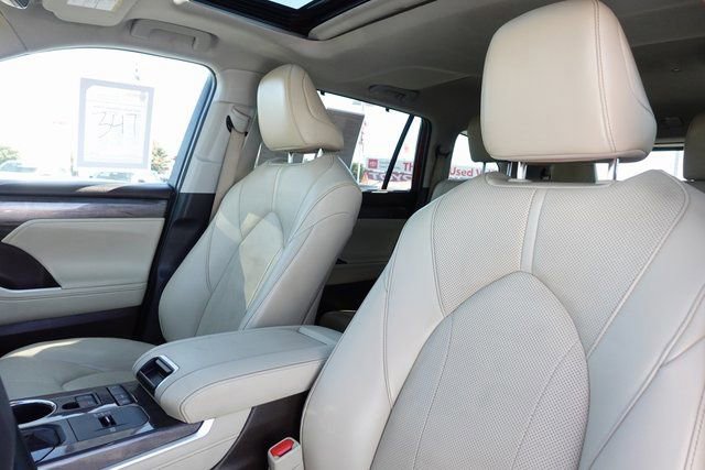 Used 2022 Toyota Highlander Limited image 27