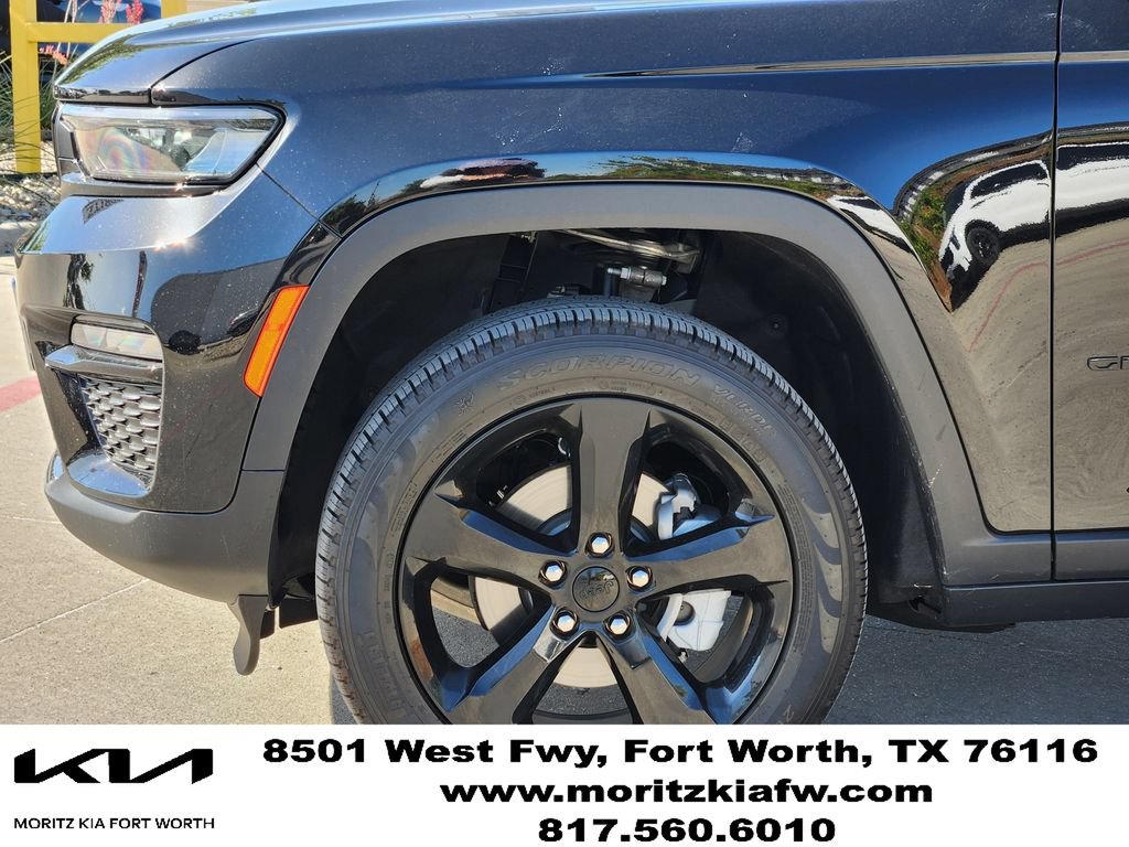 Used 2025 Jeep Grand Cherokee Limited w/ Black Appearance Package AWD/4WD image 8
