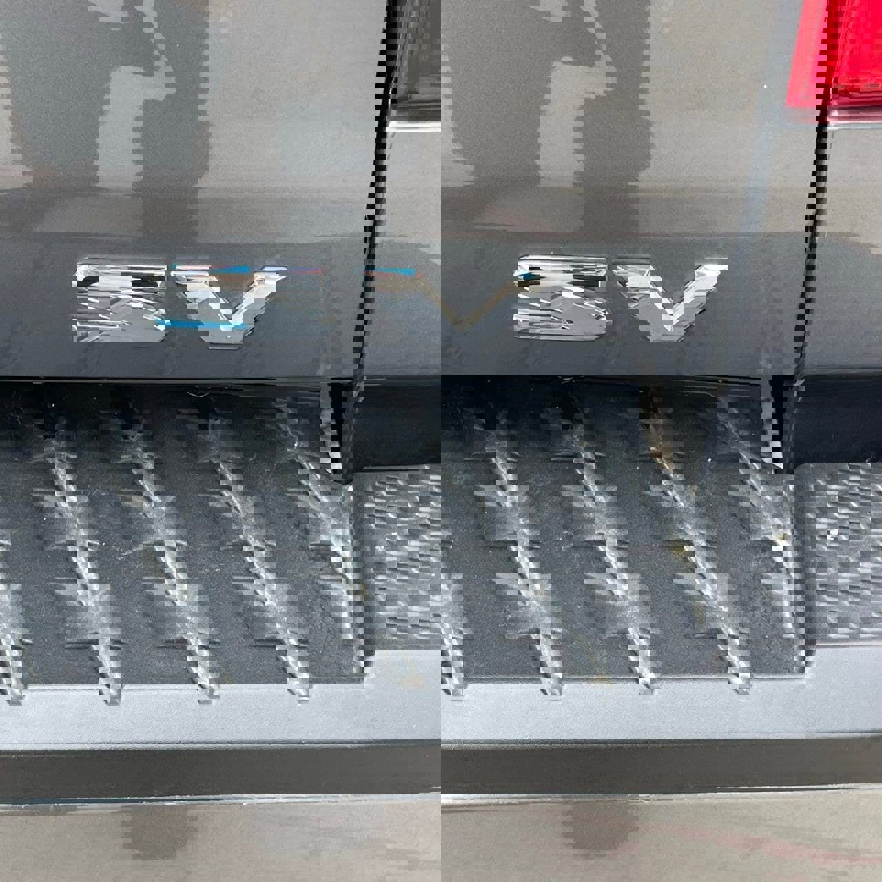 Used 2024 Nissan Titan SV w/ SV Convenience Package image 6