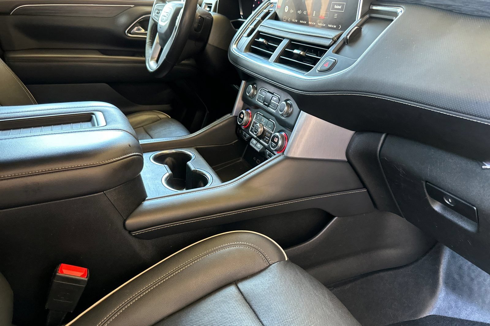 Used 2022 GMC Yukon SLT w/ SLT Luxury Package RWD image 18