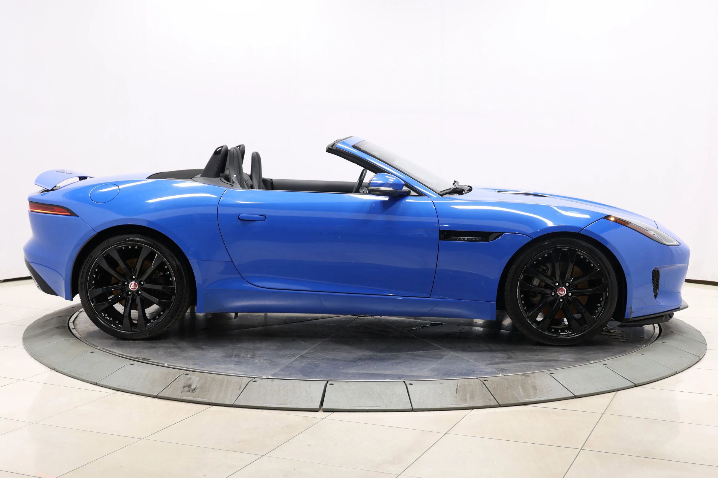 Used 2020 Jaguar F-TYPE Convertible image 49