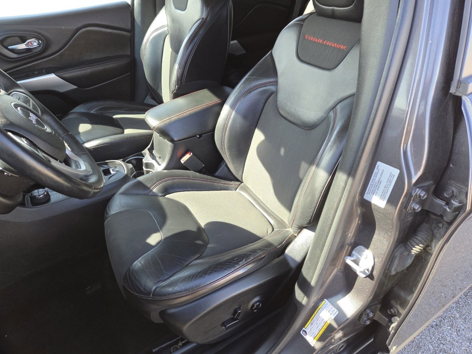 Used 2018 Jeep Cherokee Trailhawk w/ Cold Weather Group image 23