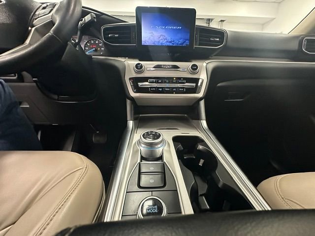 Used 2023 Ford Explorer XLT w/ Equipment Group 202A AWD/4WD image 14