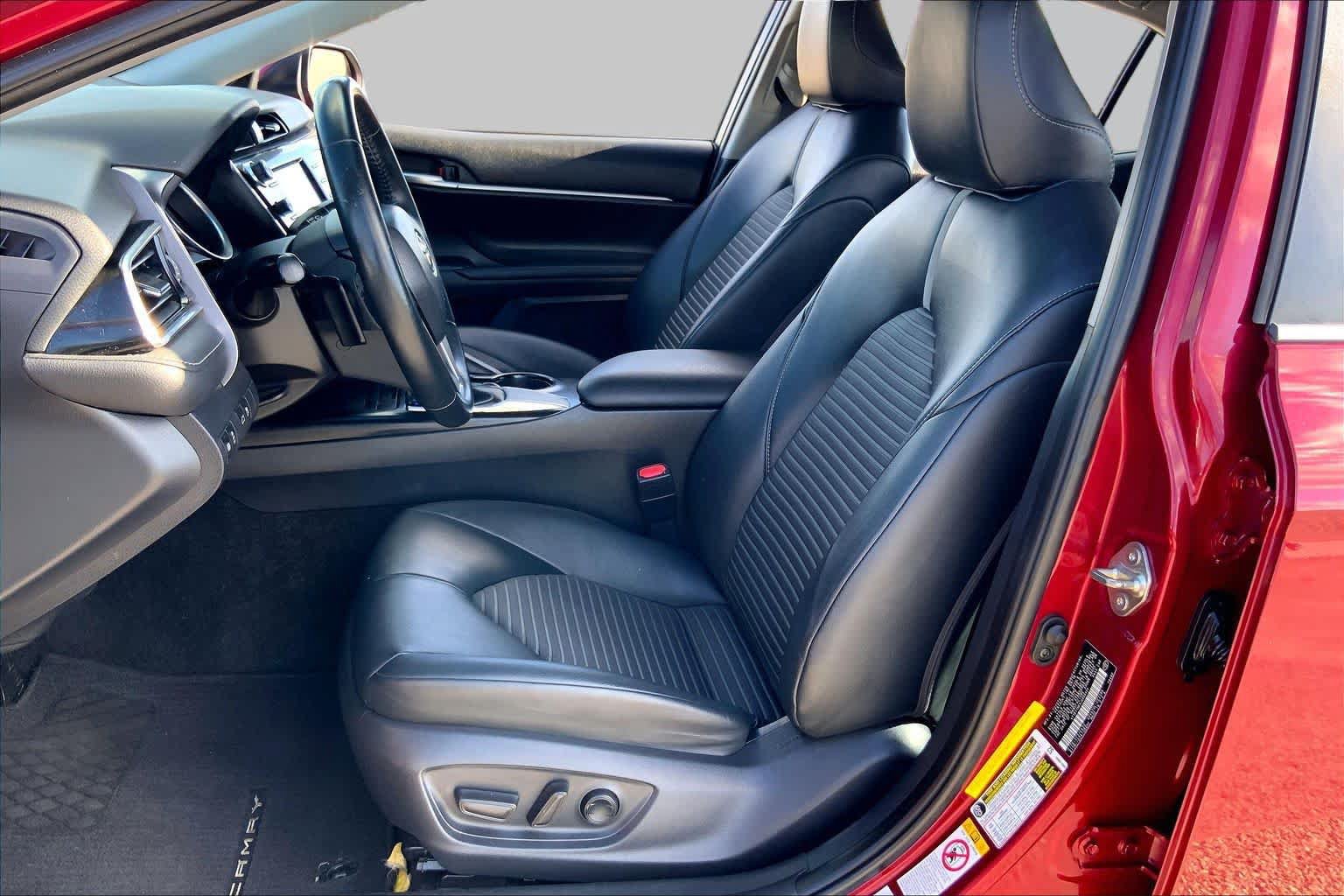 Used 2018 Toyota Camry SE w/ Moonroof Package FWD image 8