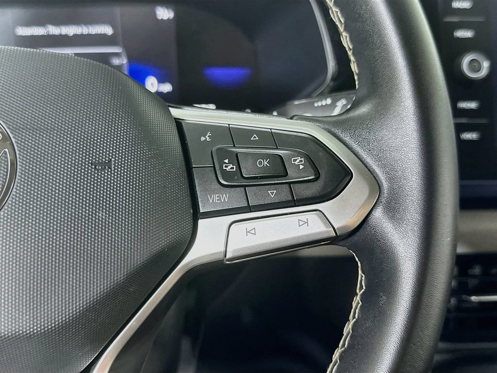 Used 2022 Volkswagen Taos SE w/ Panoramic Sunroof Package FWD image 24