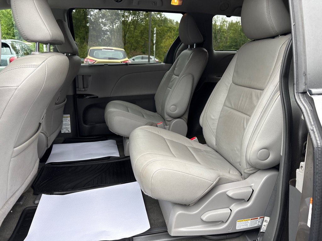 Used 2017 Toyota Sienna XLE Premium AWD/4WD image 22
