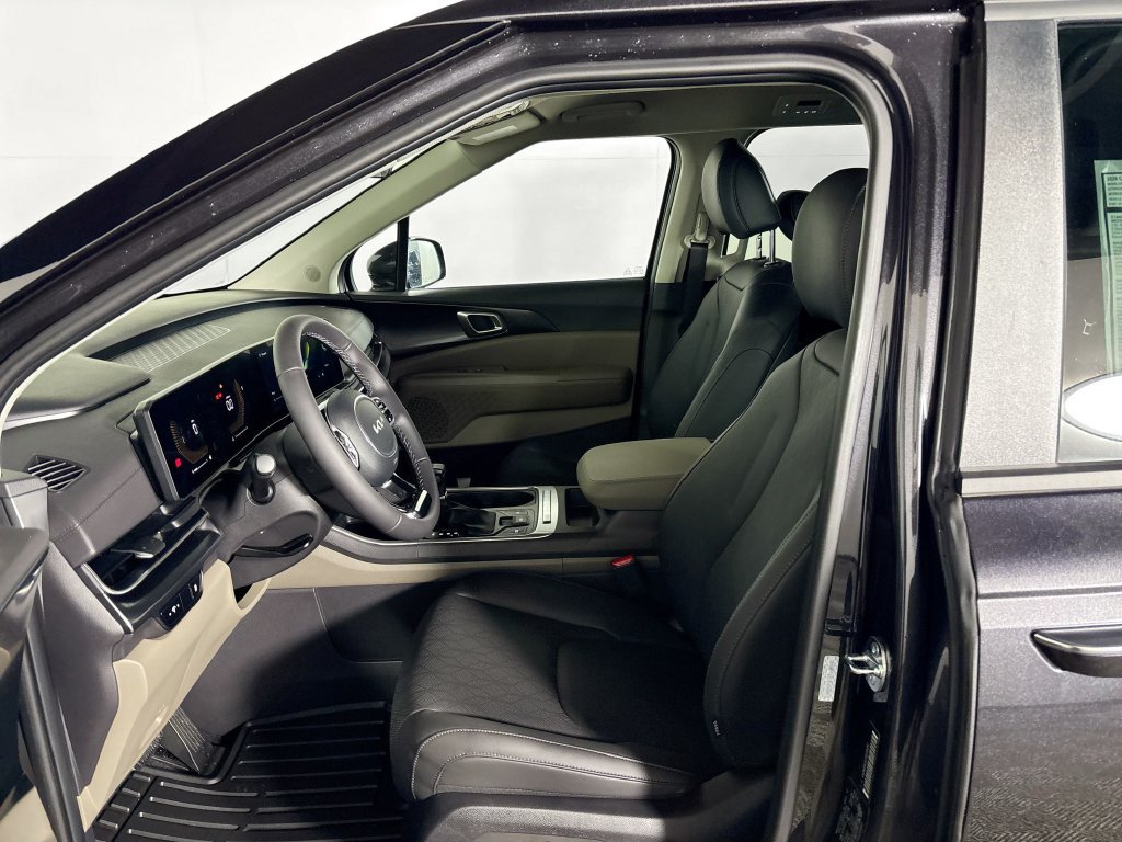 New 2026 Kia Carnival FWD image 11