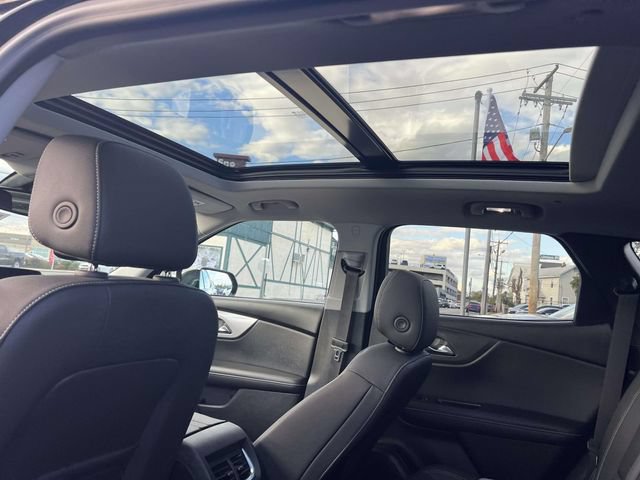 Used 2025 Chevrolet Blazer LT FWD image 16