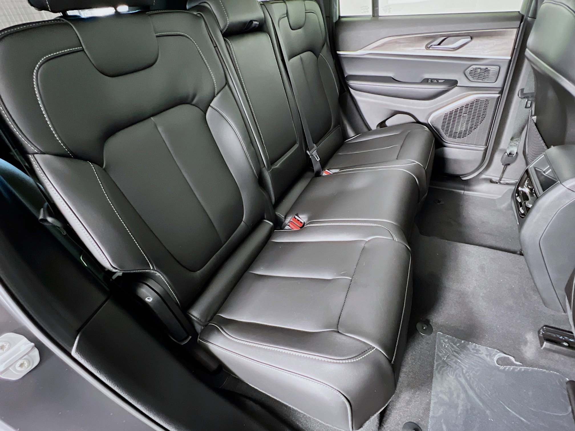 New 2025 Jeep Grand Cherokee Limited image 24