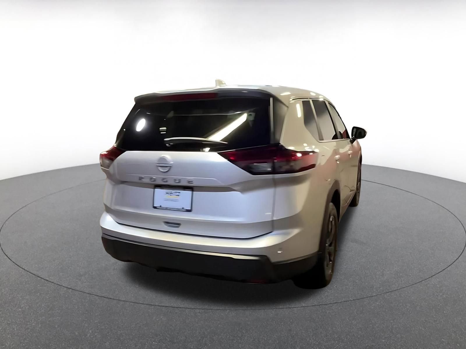 Used 2025 Nissan Rogue SV image 15