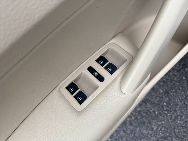 Used 2014 Volkswagen Passat TDI SEL Premium FWD image 11