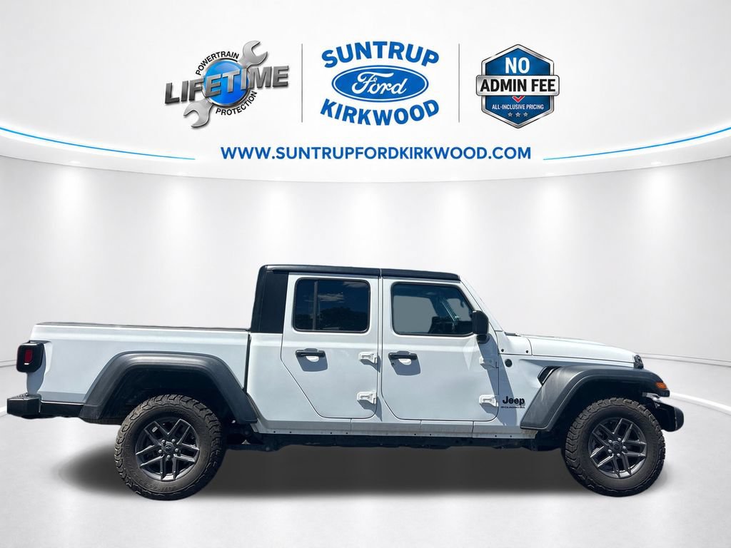 Used 2025 Jeep Gladiator Sport AWD/4WD image 8
