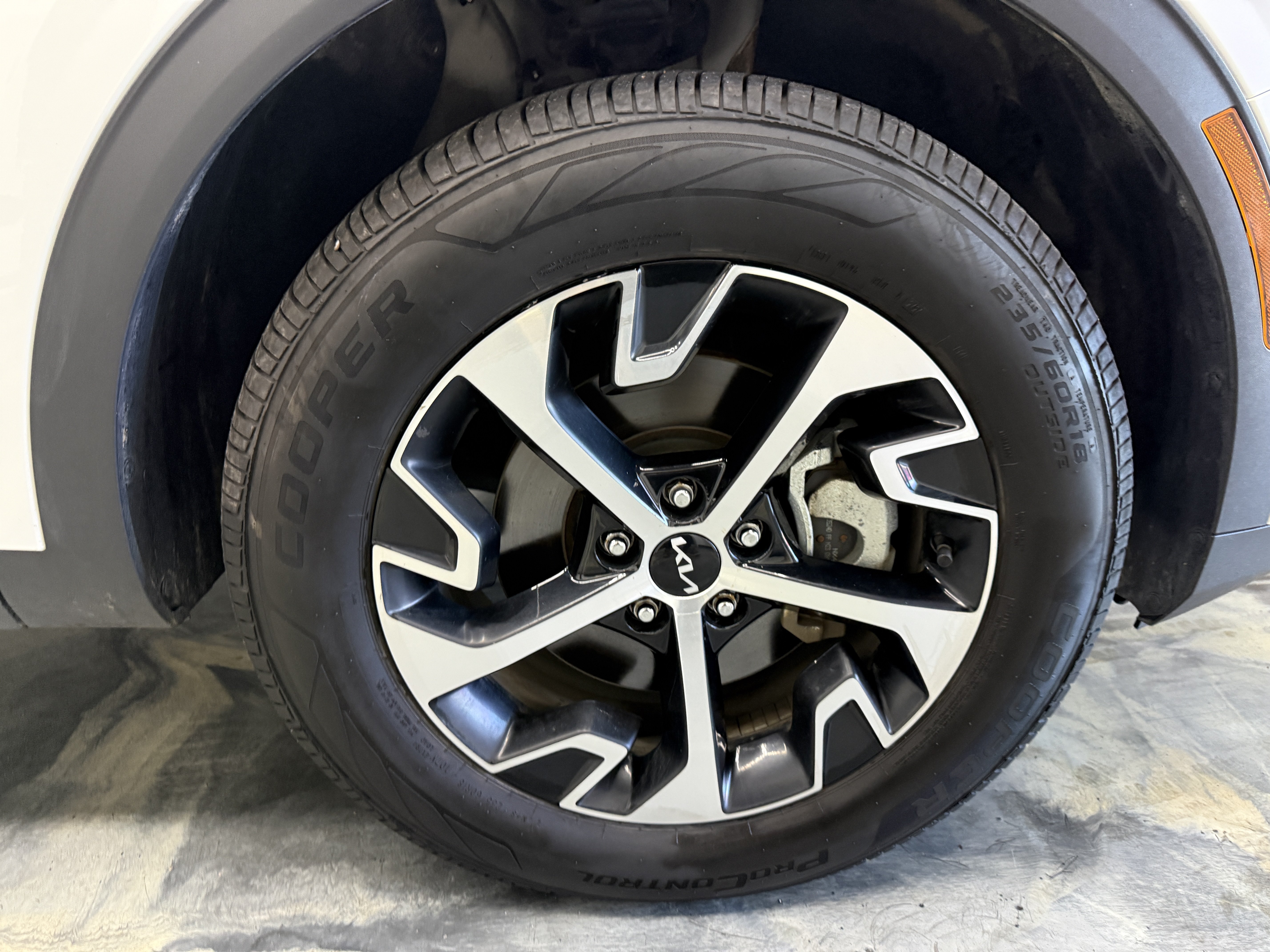 Used 2023 Kia Sportage EX AWD/4WD image 27