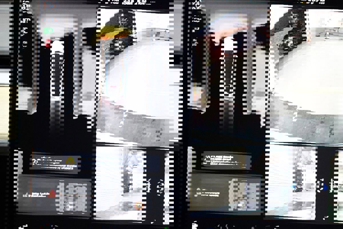 Used 2023 Tesla Model Y Long Range image 37