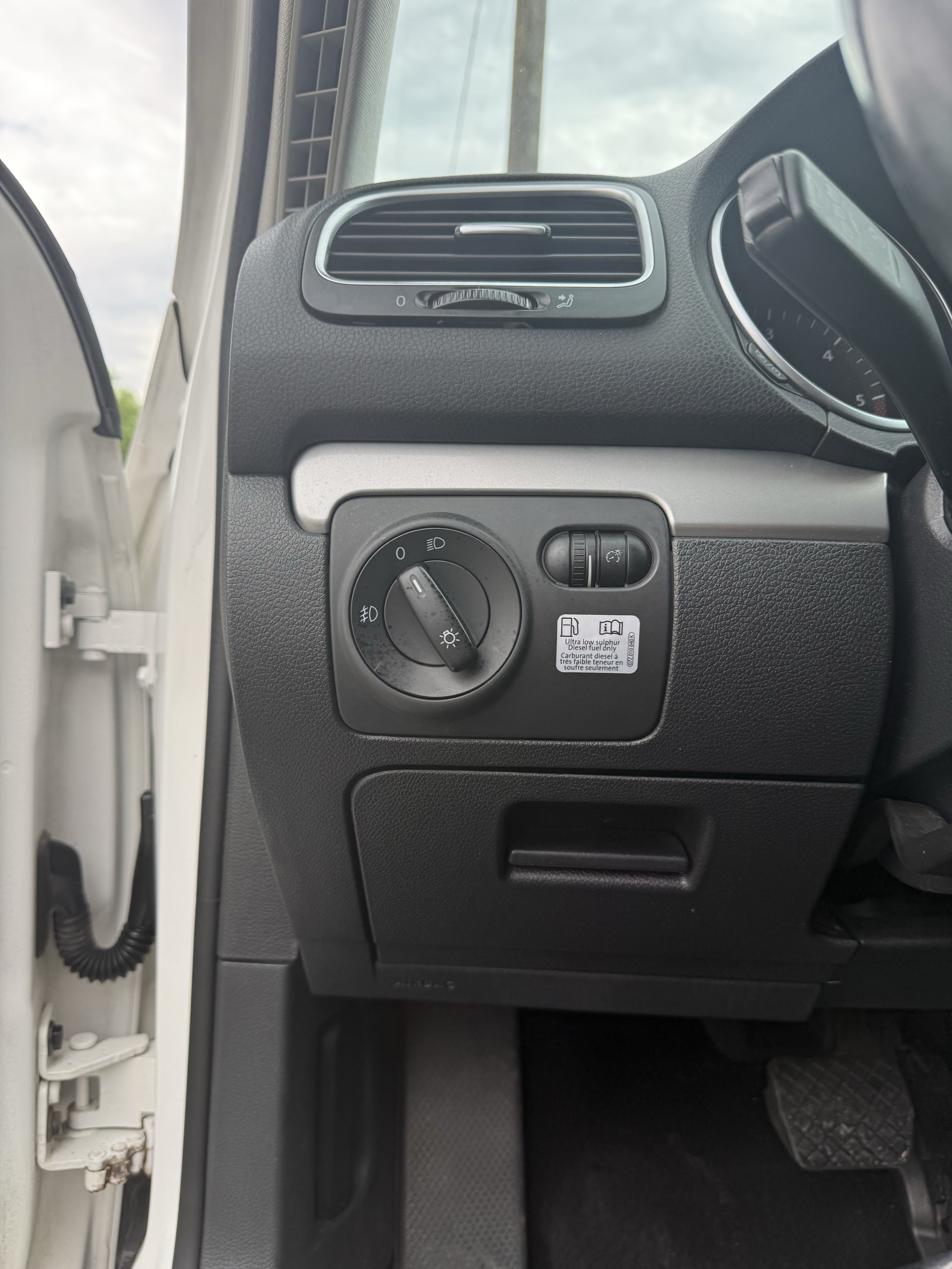 Used 2013 Volkswagen Golf TDI FWD image 17