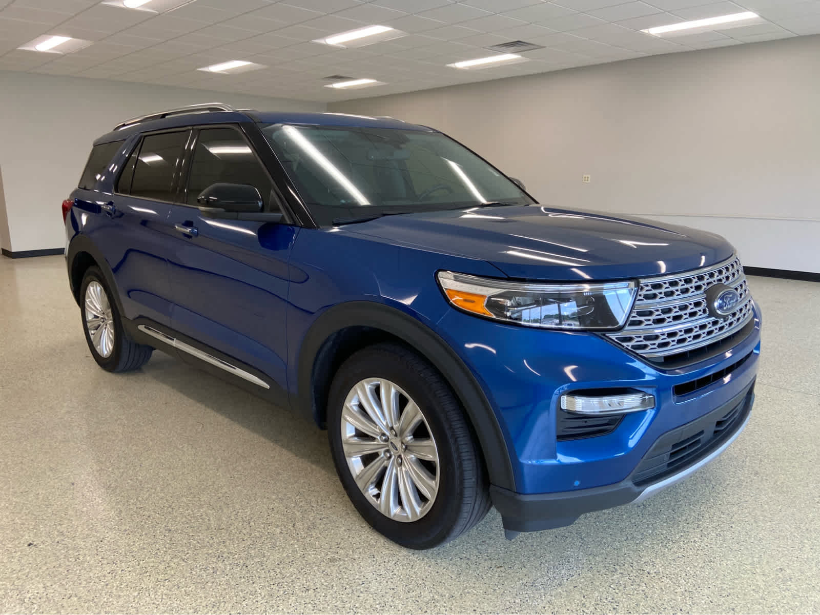 Used 2022 Ford Explorer Limited w/ Equipment Group 301A AWD/4WD image 6