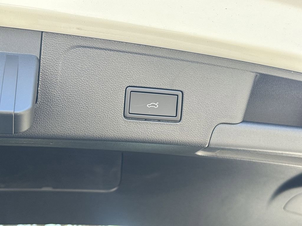 New 2026 Volkswagen Atlas Cross Sport SE image 25