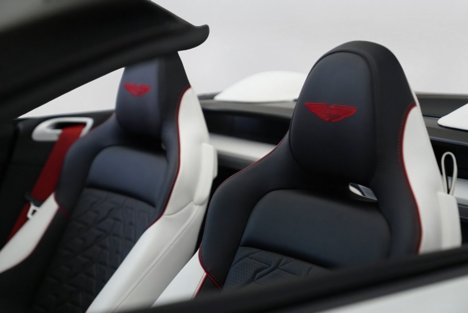 New 2026 Aston Martin Vanquish Convertible RWD image 4