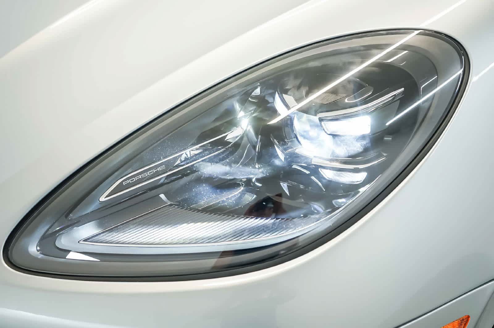 Certified 2024 Porsche Macan AWD/4WD image 15