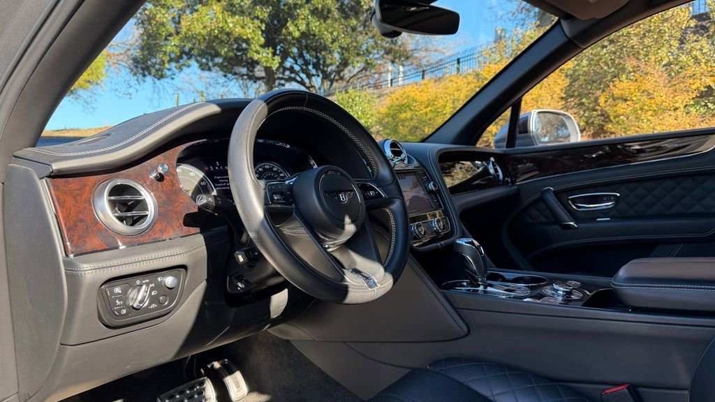 Used 2018 Bentley Bentayga image 15