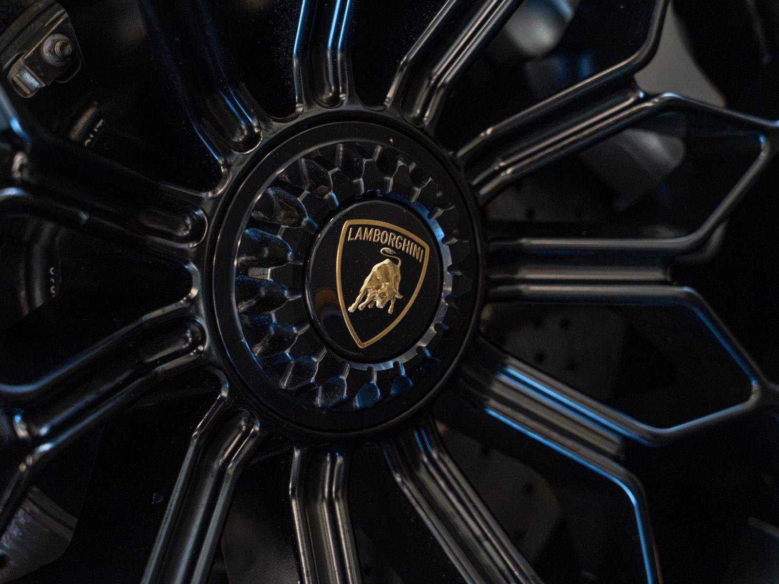 Used 2024 Lamborghini Huracan STO RWD image 15