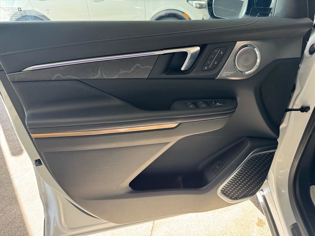 Used 2025 Buick Enclave Avenir w/ Super Cruise Package image 16