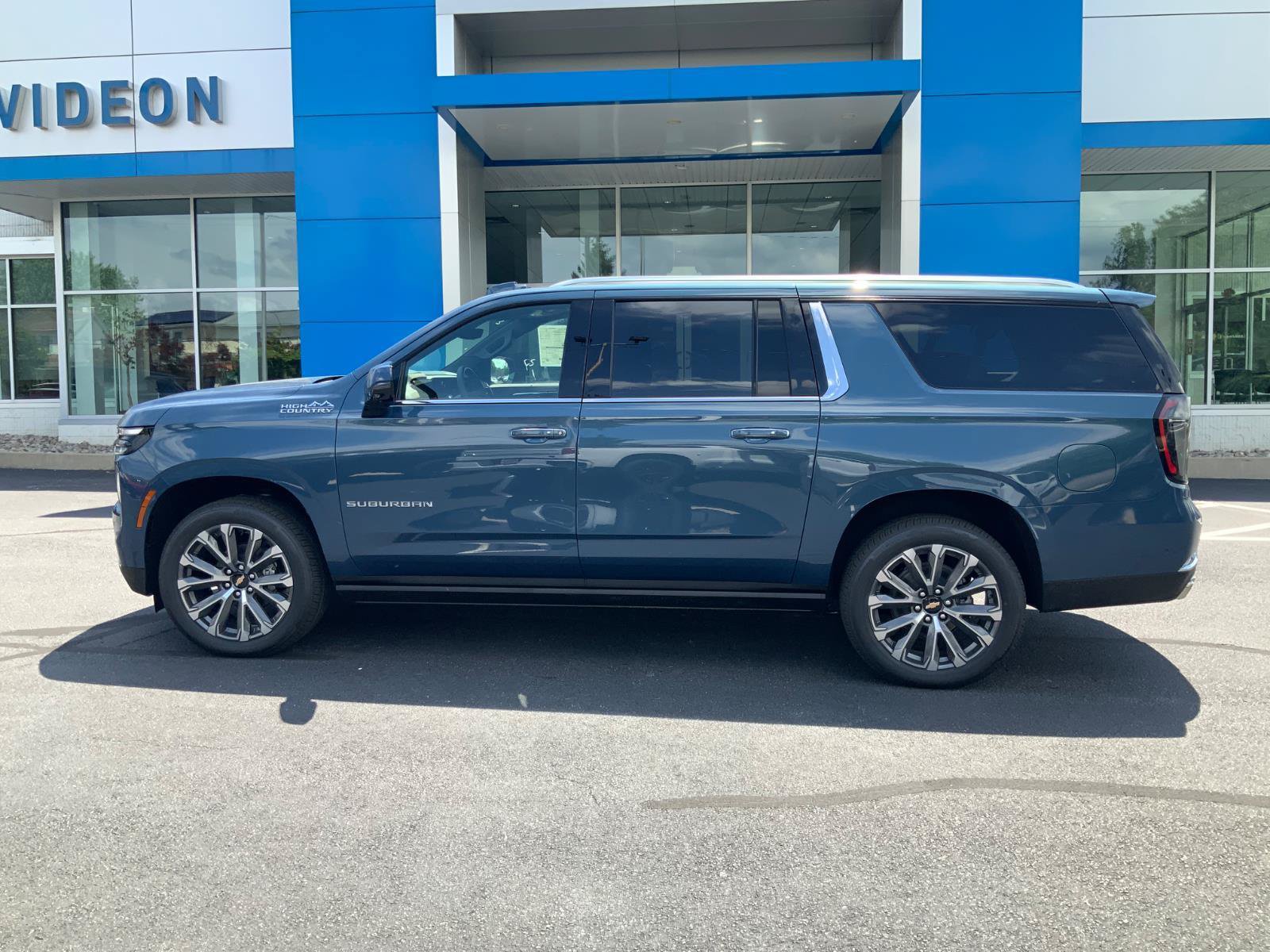 New 2026 Chevrolet Suburban High Country AWD/4WD image 4