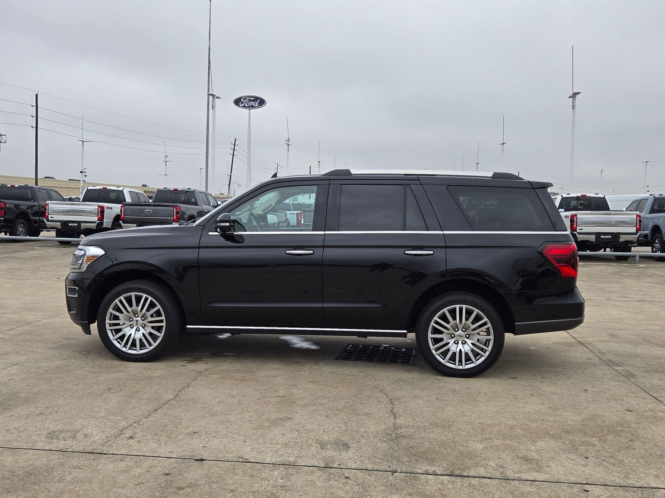 Used 2023 Ford Expedition Limited image 7
