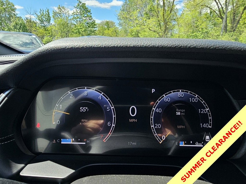 New 2025 Jeep Grand Cherokee L Altitude image 9