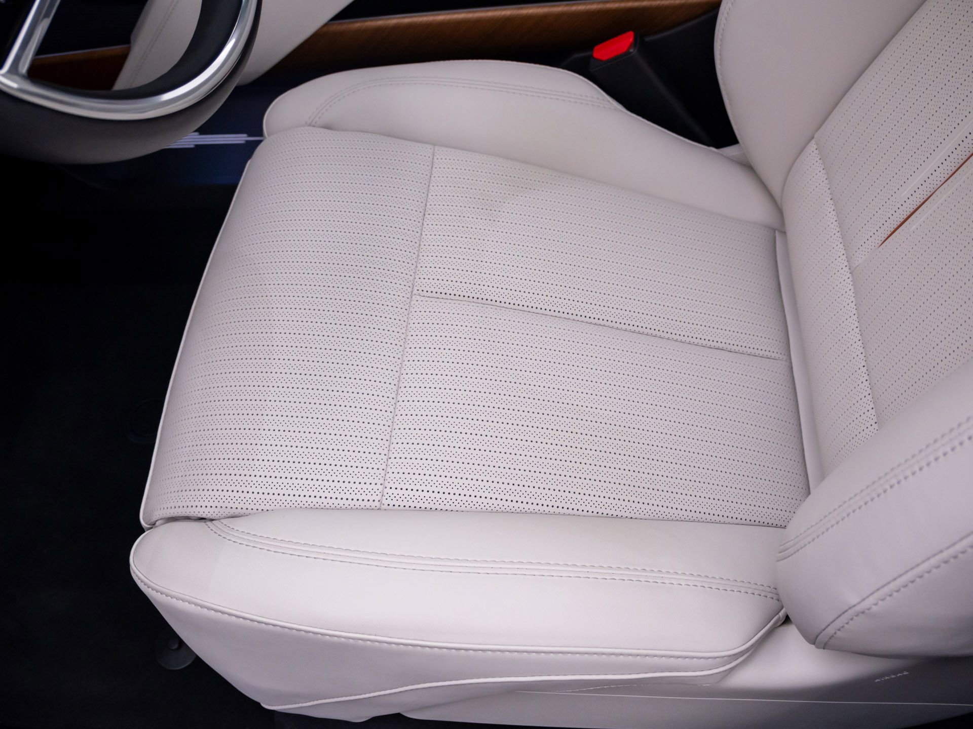 New 2026 Cadillac Vistiq Sport w/ LPO, Floor Liner Package AWD/4WD image 16