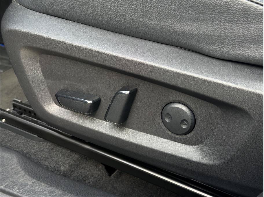 Used 2025 Mitsubishi Outlander 4WD Plug-In Hybrid image 20