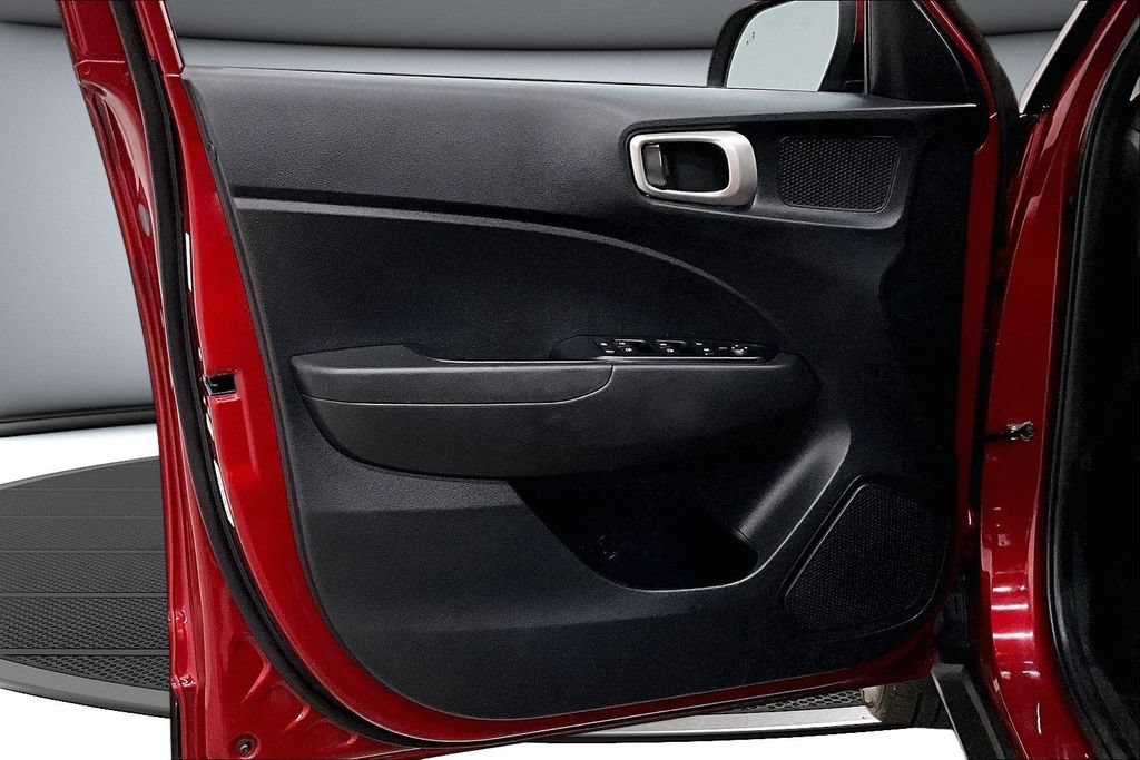 Used 2023 Hyundai Venue SEL FWD image 20