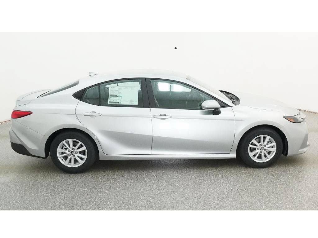 New 2026 Toyota Camry Hybrid FWD image 14
