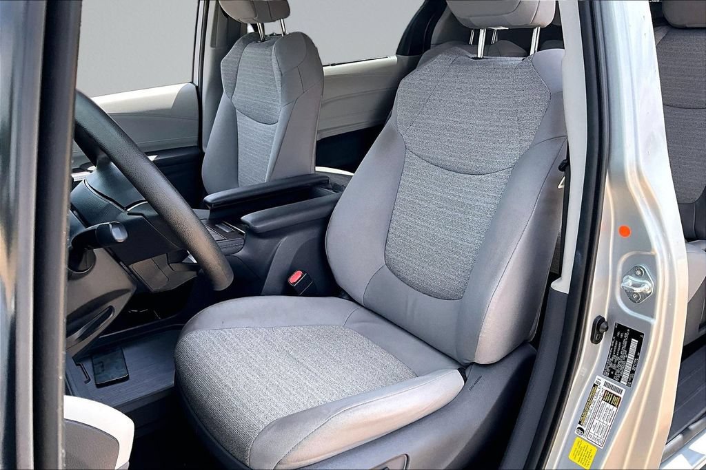 Used 2021 Toyota Sienna LE FWD image 23