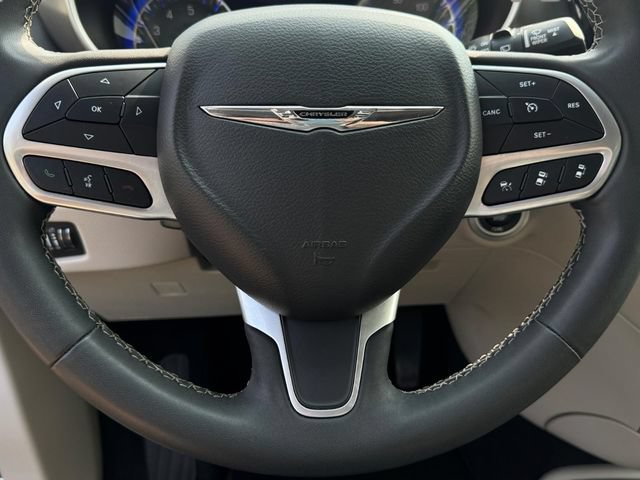 Used 2023 Chrysler Pacifica Touring-L FWD image 19
