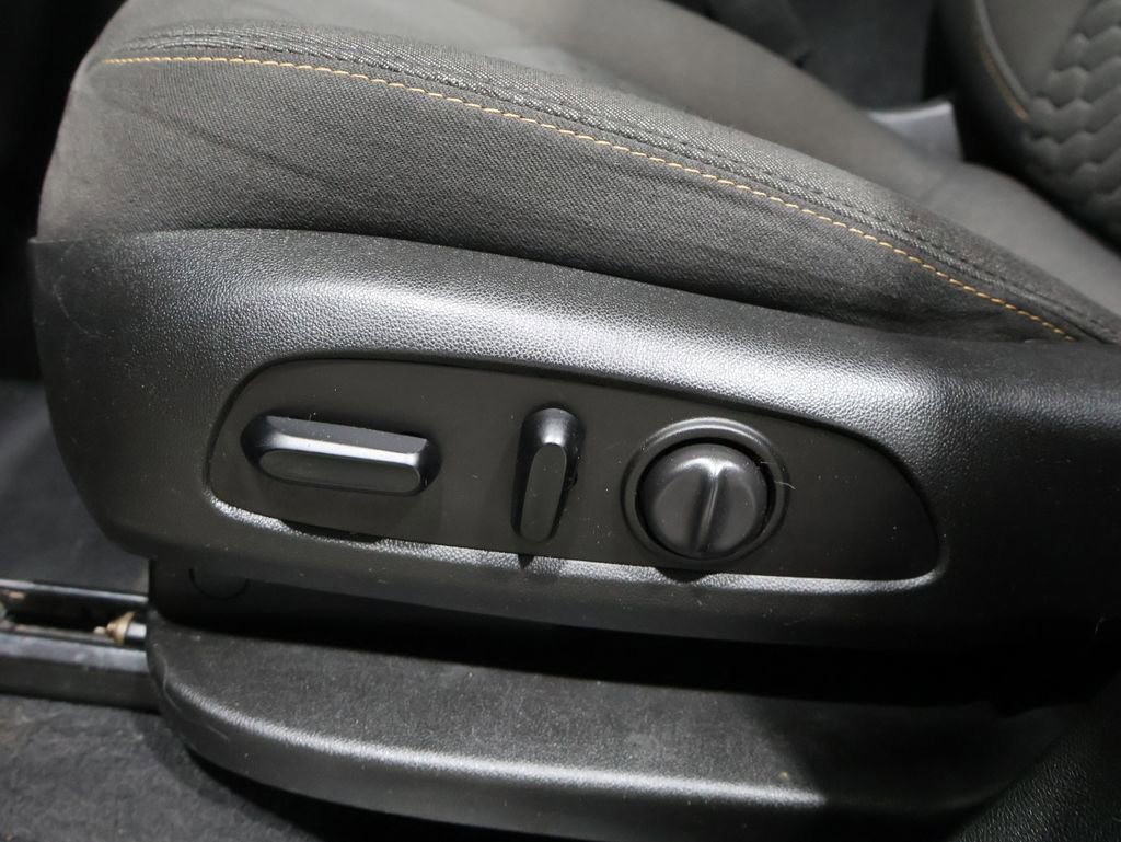 Used 2020 Chevrolet Equinox LT image 12