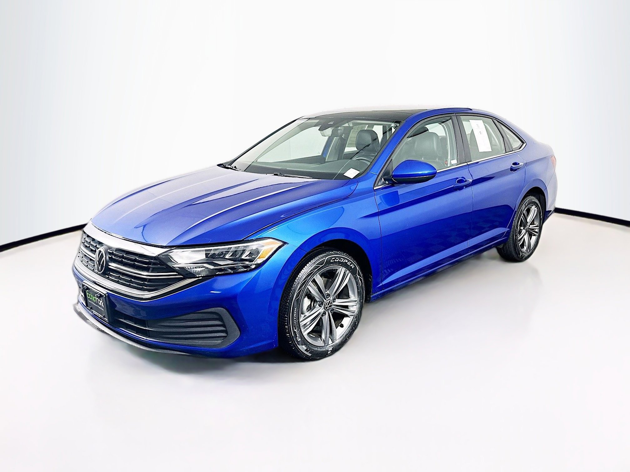 Used 2024 Volkswagen Jetta SE image 3