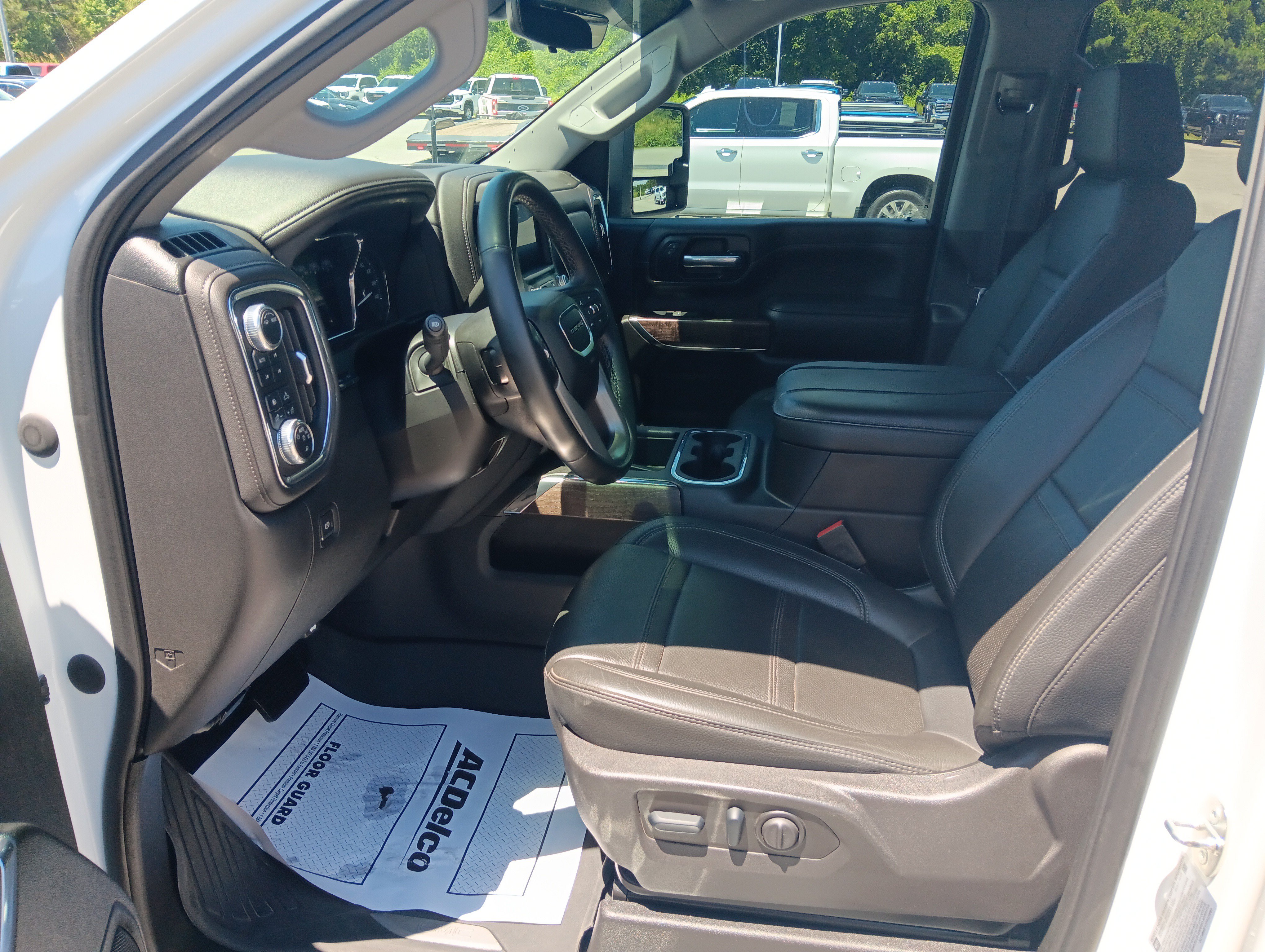 Used 2023 GMC Sierra 3500 Denali w/ Denali Ultimate Package AWD/4WD image 7