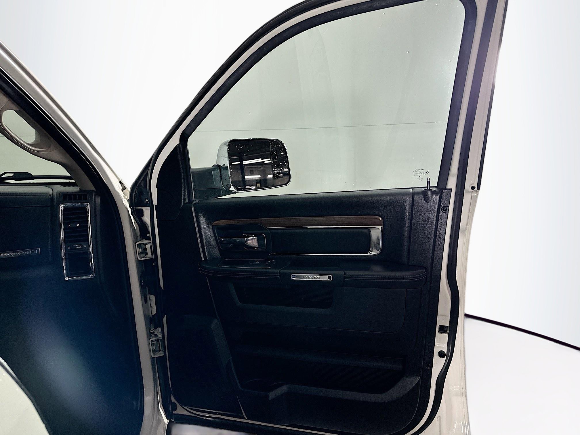 Used 2016 RAM 1500 Laramie w/ Convenience Group image 30