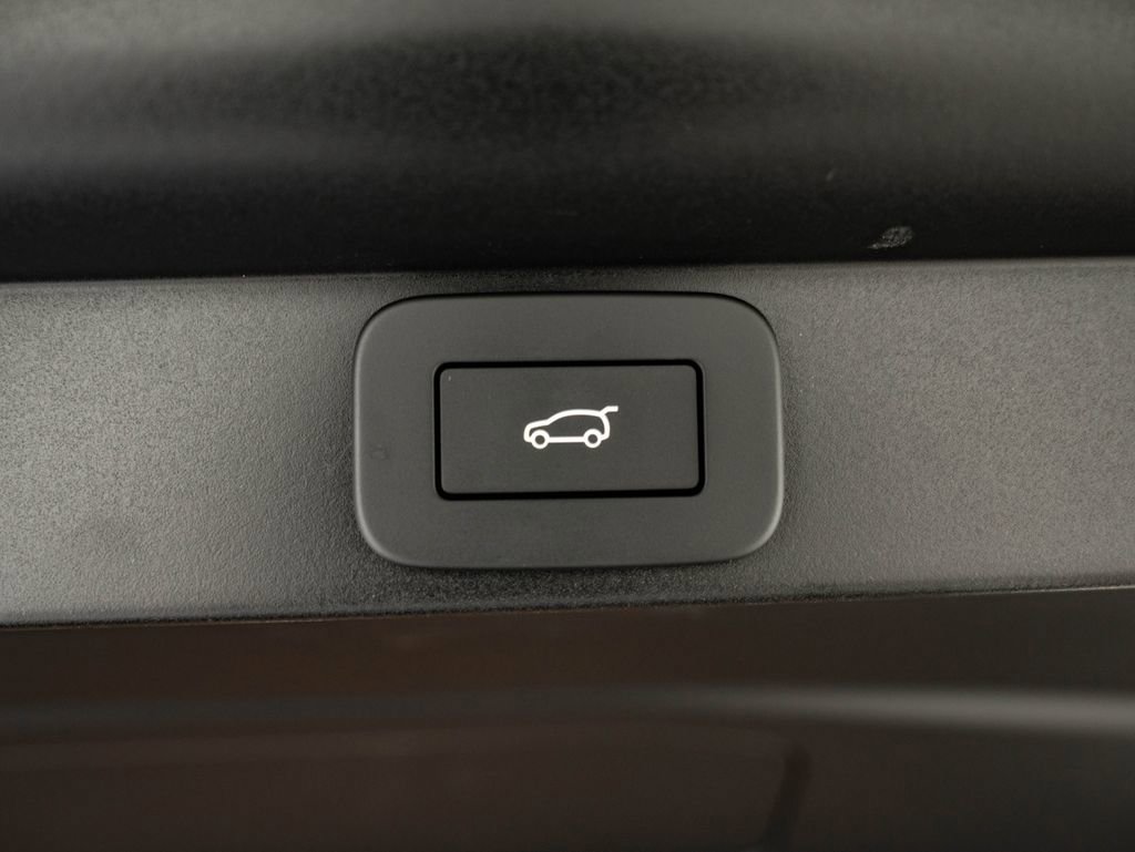 New 2026 Land Rover Range Rover Long Wheelbase SE AWD/4WD image 21