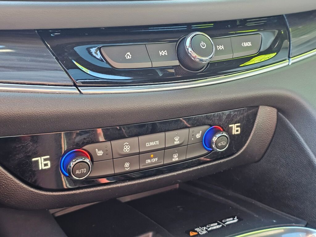 Used 2023 Buick Enclave Essence image 35