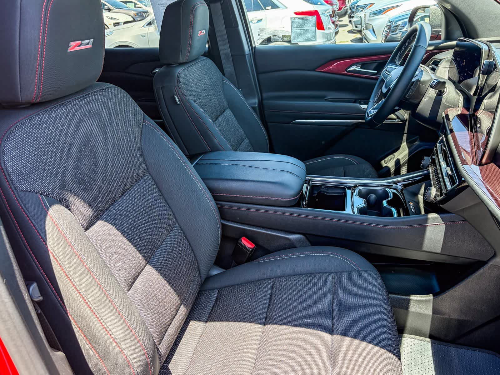 Used 2024 Chevrolet Traverse Z71 AWD/4WD image 15