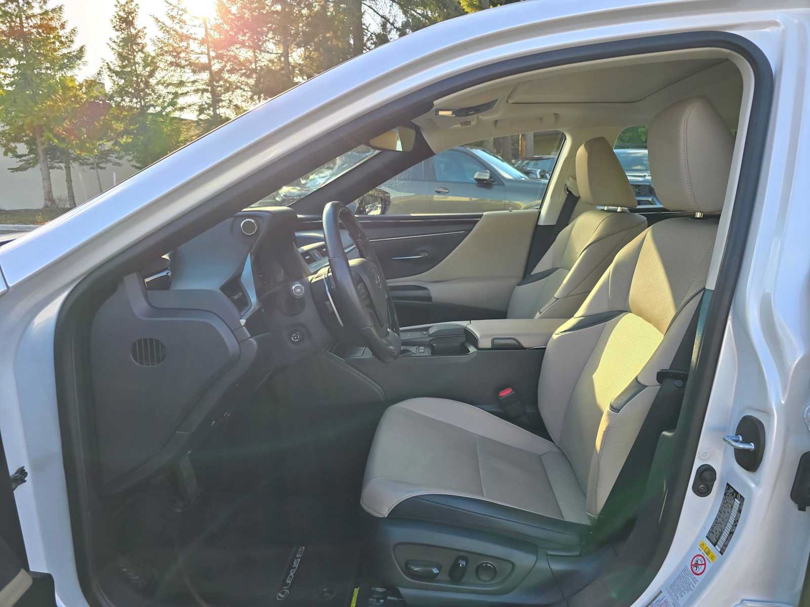 Used 2019 Lexus ES 300h w/ Premium Package FWD image 20
